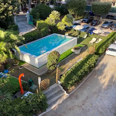 Costa מלון